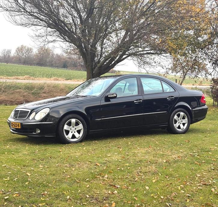 Mercedes-Benz E-Klasse 2.6 E240 Zeer mooie joungtimer 150dkm, Auto's, Mercedes-Benz, Geïmporteerd, Onderhoudsboekje, Te koop, Automaat