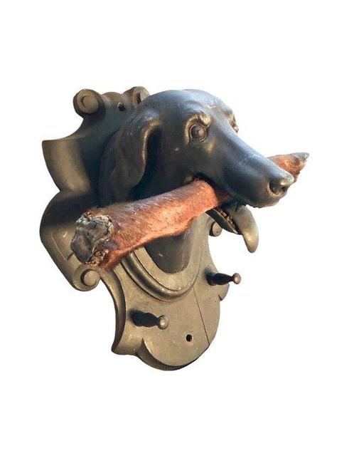 Carved wood dog head with original deer leg - Kapstok - Hout, Antiek en Kunst, Antiek | Meubels | Stoelen en Banken