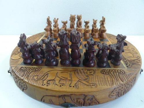 Echiquier et jeu déchecs Art tribal en bois avec animaux de, Antiek en Kunst, Curiosa en Brocante