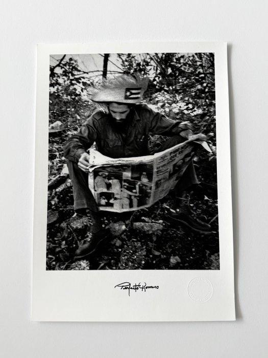 Perfecto Romero (1939–) - (Photo XL) Camilo Cienfuegos en, Antiek en Kunst, Kunst | Designobjecten
