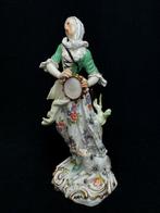 Meissen - Beeldje - Shepherdess with tambourine (Schäferin