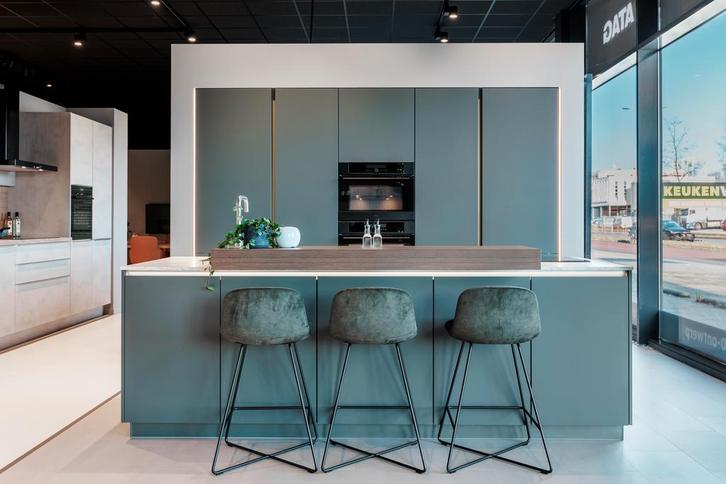 Showroomkeuken met keramiek werkblad en 6 apparaten, Huis en Inrichting, Keuken | Complete keukens, Graniet of Steen, Greeploos