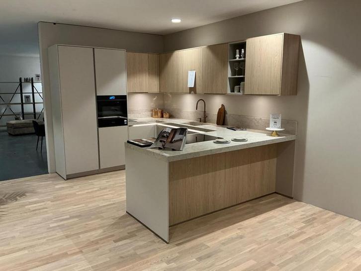 Online veiling: Nobilia Easy Touch U-keuken met Siemens Stud, Huis en Inrichting, Keuken | Complete keukens, Gebruikt