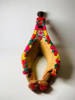 Decoratief ornament - Borduurleer met Kleurrijke Pompons -