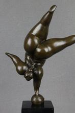 after Milo - sculptuur, Acrobat Lady - 34 cm - Gepatineerd