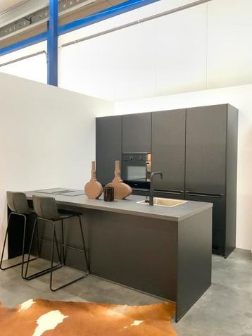 Complete  Keuken compleet geleverd NIEUW op maat BENTE beschikbaar voor biedingen