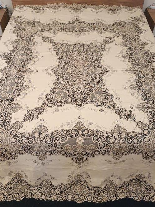 Bedsprei - 265 cm - 240 cm - pizzo op Tombolo, Antiek en Kunst, Antiek | Kleden en Textiel