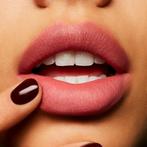 MAC Cosmetics Powder Kiss More The Mehr-Ier Liquid Lipstick, Sieraden, Tassen en Uiterlijk, Nieuw, Make-up, Ophalen of Verzenden