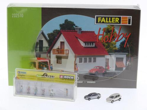 Schaal N 232510 woonhuis met Noch 36894 en 2 model autos..., Hobby en Vrije tijd, Modeltreinen | N-Spoor, Zo goed als nieuw, Analoog