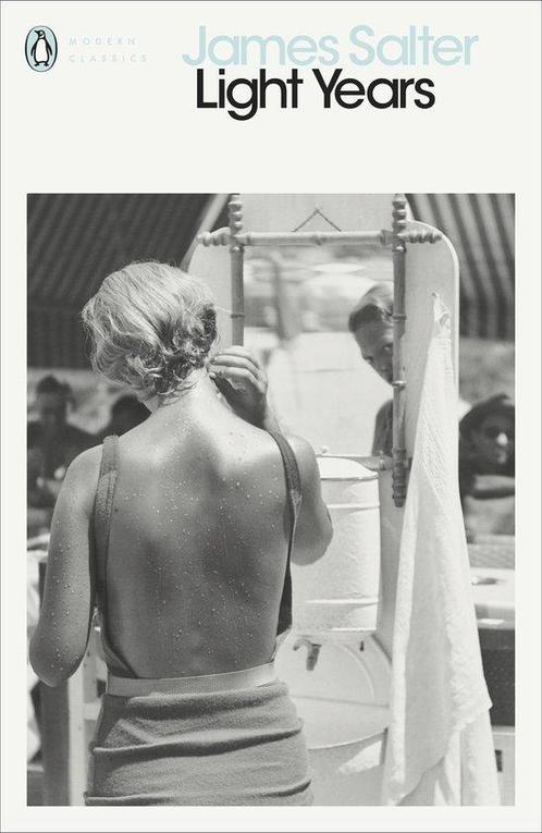 Light years / Penguin modern classics 9780141188638, Boeken, Taal | Engels, Gelezen, Verzenden