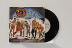 vinyl single 7 inch - Drum Theatre - Living In The Past, Verzenden, Zo goed als nieuw