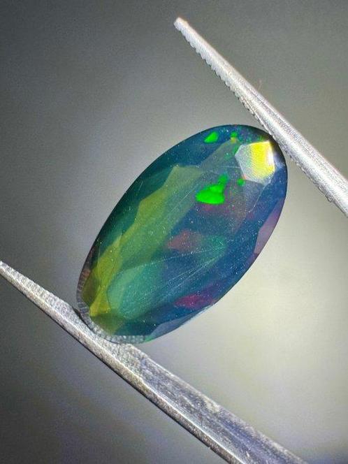 Zwart gefacetteerde opaal uit Ethiopië. 3,05 karaat. Geen, Verzamelen, Mineralen en Fossielen