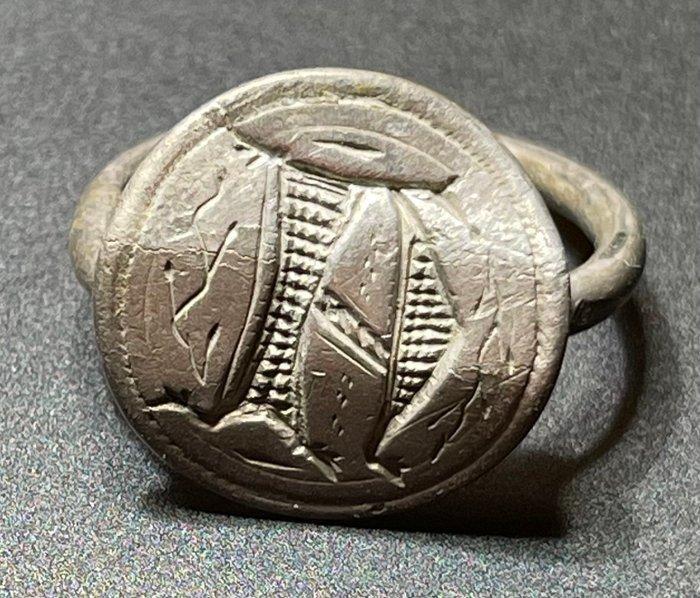 Middeleeuwen, kruisvaardersperiode Zilver Zeldzame zegelring, Antiek en Kunst, Antiek | Overige Antiek