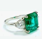 Ring - 18 karaat Witgoud - 5.88ct. tw. Smaragd - Diamant, Nieuw