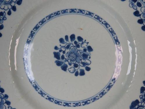 Qianlong (1735-1796) - Bord - Finely Carved Anhua, Antiek en Kunst, Antiek | Overige Antiek