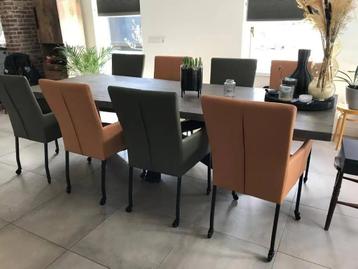 Set van 8 leren eetkamerstoelen met wieltjes en hoge rug - beschikbaar voor biedingen