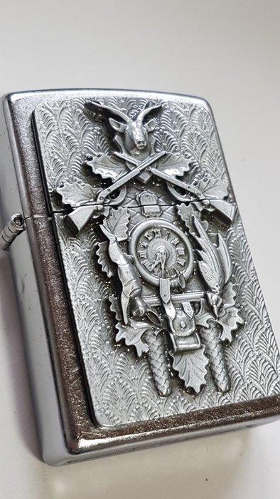 Zippo - Original Zippo Rarität Kuckucksuhr 3D Emblem, Verzamelen, Rookartikelen, Aanstekers en Luciferdoosjes