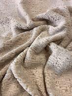 Zeer zachte teddy-achtige stof met bouclétextuur en een