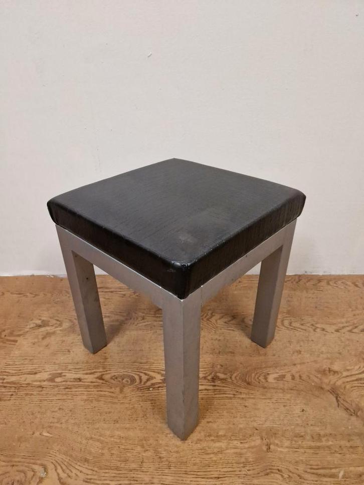 Gebruikte ( bijzet ) Kruk K753 Vintage/Café, Huis en Inrichting, Stoelen, Ophalen