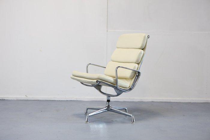 Herman Miller - Charles & Ray Eames - Fauteuil - EA216 soft, Antiek en Kunst, Antiek | Meubels | Stoelen en Banken