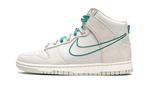 Nike Dunk High First Use Light Bone Green Noise - 42.5, Kleding | Dames, Verzenden, Nieuw, ["Nike","Nike Dunk"], Sneakers of Gympen