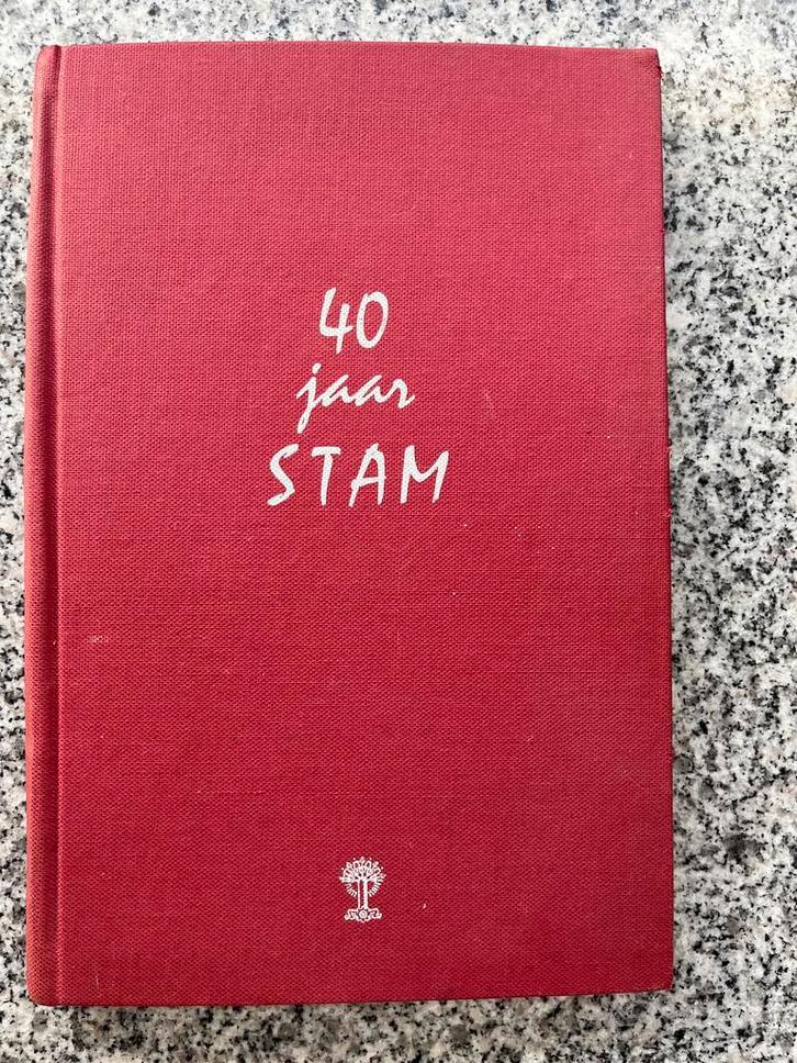 40 jaar Stam – Haarlem, Boeken, Geschiedenis | Stad en Regio, Gelezen, 20e eeuw of later, Verzenden