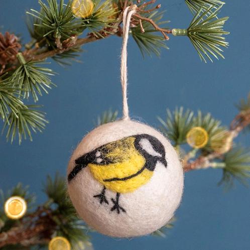 Vilten Hanger Bal Cremekleurig - Koolmeesje Zwart/Groen/Geel, Kinderen en Baby's, Kinderkamer | Inrichting en Decoratie, Nieuw