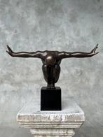 sculptuur, NO RESERVE PRICE - Sculpture Olympic Swimmer -