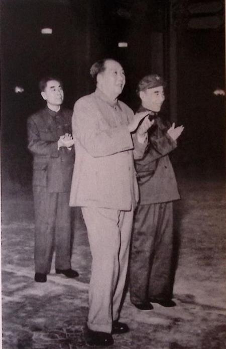 Mao’s China – Iconische propagandaportretten in zwart-wi, Verzamelen, Militaria | Tweede Wereldoorlog, Verzenden