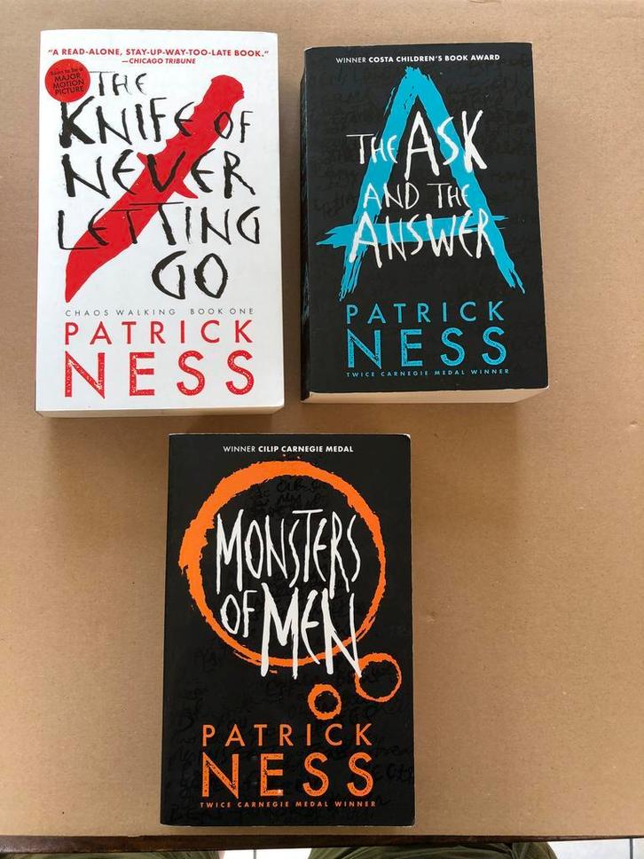 Science Fiction Trilogie - Young Adult  Chaos Walking ENGELS, Boeken, Science fiction, Gelezen, Ophalen of Verzenden