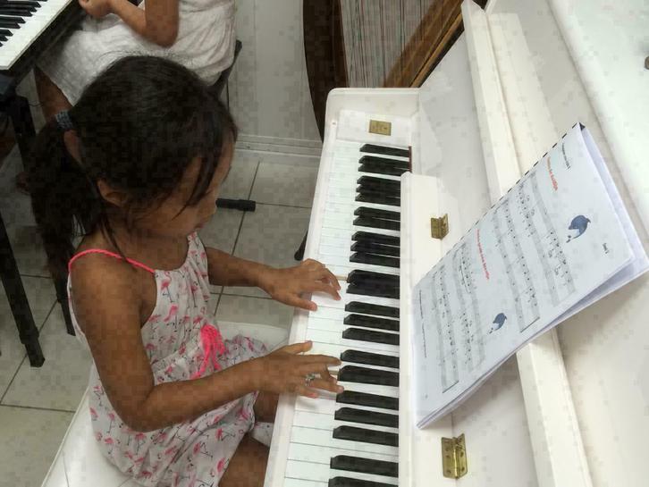 Pianoles, keyboardles en harples in Oudenbosch, Diensten en Vakmensen, Muziekles en Zangles, Snaarinstrumenten, Toetsinstrumenten