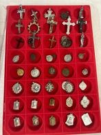 2 Diversen. 41 Médailles et Croix Religieuses (Zonder