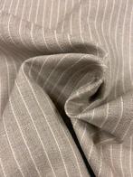 Prestigieuze, compacte maar zachte gestreepte stof. -