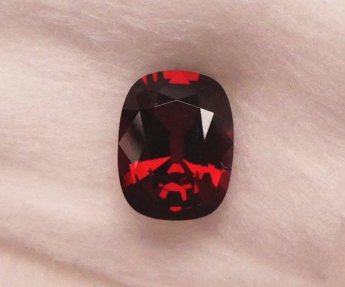 Spinel - 2.37 ct - Instituto Gemólogico Español (IGE), Sieraden, Tassen en Uiterlijk, Edelstenen