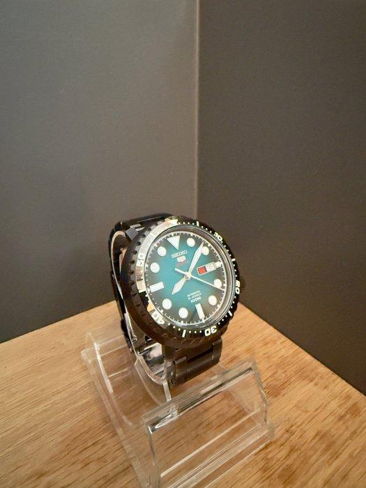Seiko - 5 Sports SRPC65K1 Bottle Cap - Zonder minimumprijs, Sieraden, Tassen en Uiterlijk, Horloges | Antiek