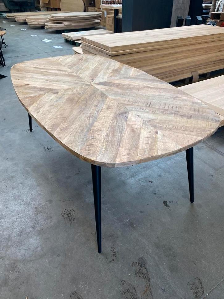 Sam eettafel, visgraat (nieuw, A-keuze), Huis en Inrichting, Tafels | Eettafels, Nieuw