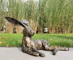 Beeldje - Chillende haas - Brons, Antiek en Kunst