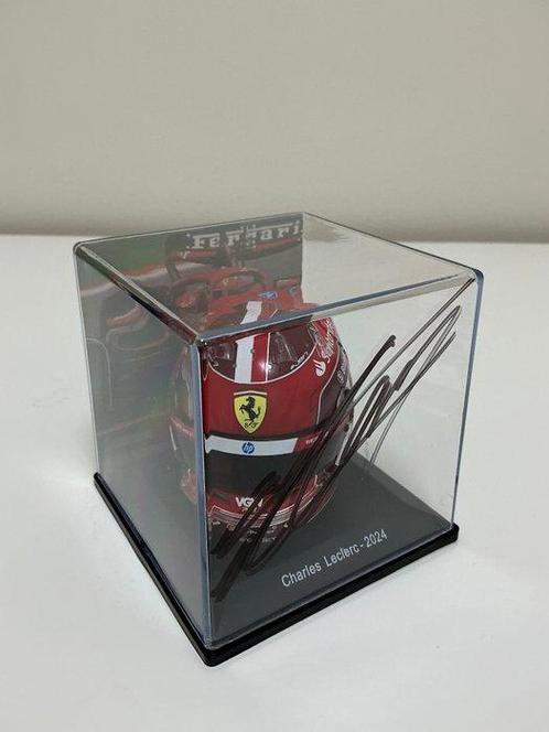 Ferrari - Charles Leclerc - 2025 - Schaal 1/5 helm, Verzamelen, Automerken, Motoren en Formule 1