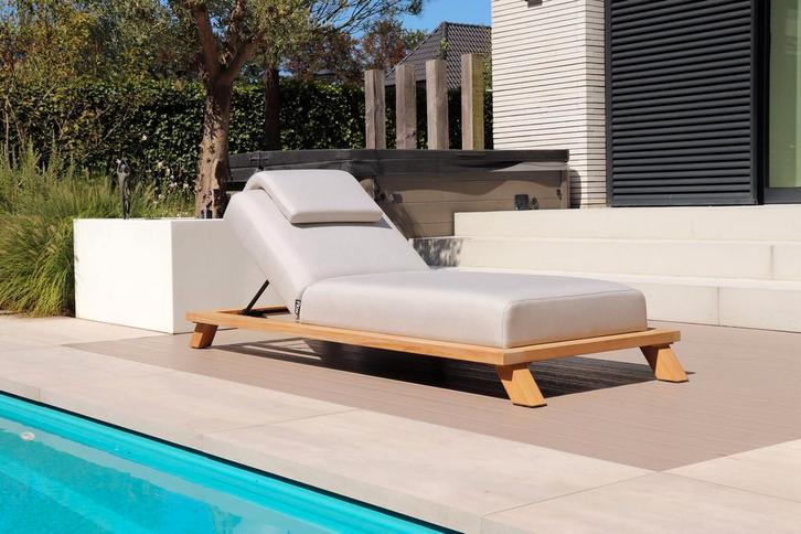 Flow Lumosa daybed Graumel chalk met teakhouten frame |, Tuin en Terras, Tuinsets en Loungesets, Ophalen of Verzenden