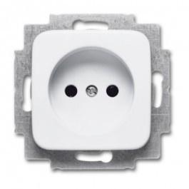 Busch-Jaeger wandcontactdoos zonder randaarde 1V alpinwit, Doe-het-zelf en Verbouw, Elektra en Kabels, Stopcontact, Nieuw