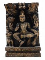Indiaas houten reliëf met voorstelling van Vishnu -