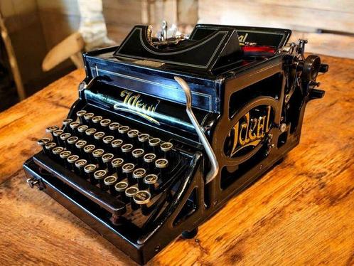 Seidel & Naumann, Modell Ideal A4 - Schrijfmachine -, Antiek en Kunst, Kunst | Designobjecten