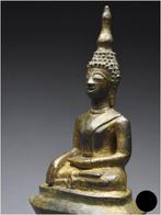 Bouddha en position bumisparsha mudra enb ronze anciennement