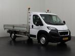 Peugeot Boxer 2.2BlueHDi 165pk Open Laadbak 4.20 Meter, Auto's, Stof, Gebruikt, Euro 6, Wit