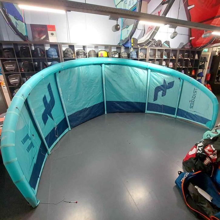 F-One Trigger New! (1x reparatieplek) - 11 m², Watersport en Boten, Kitesurfen, Kite, Gebruikt, 11 m², Twintip, Ophalen of Verzenden