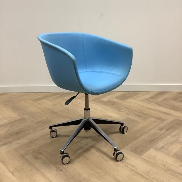 Design stoel, Segis op wielen, zithoogte instelbaar,  blauw, Huis en Inrichting, Stoelen, Eén, Gebruikt, Stof, Ophalen of Verzenden