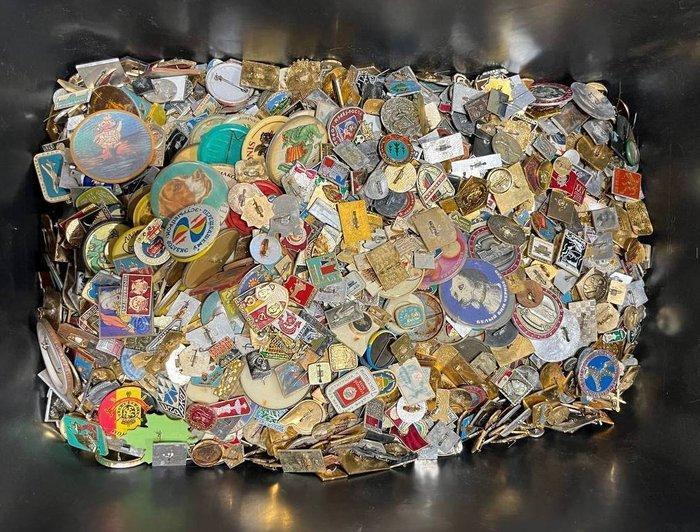 Themacollectie - Grote verzameling USSR Sovjet speldbadge, Antiek en Kunst, Antiek | Speelgoed