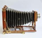 Royal letters patent wooden camera , with rollerblind, Nieuw