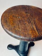 Kruk - Gietijzeren driepoot - Gietijzer, Hout - Industriële