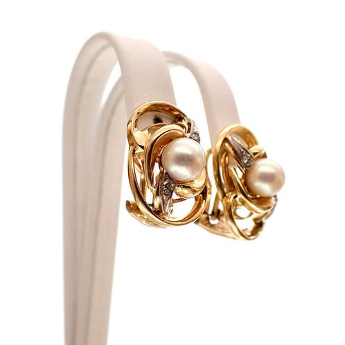 Gouden vintage oorclips met parel en diamant 0,08 ct., Sieraden, Tassen en Uiterlijk, Oorbellen, Overige kleuren, Gebruikt, Met edelsteen